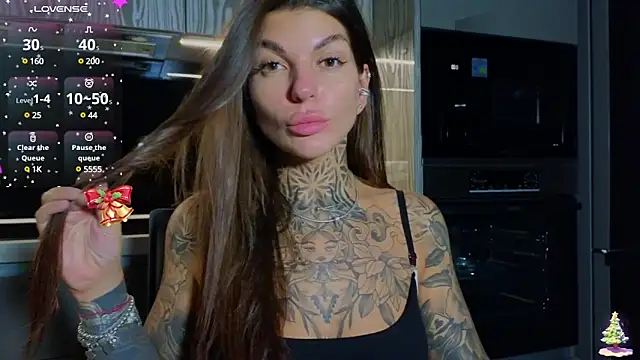 Snapshot of tattooedBabyy chatting on 01.10.25 tattooedBabyy online show from 01.10.25