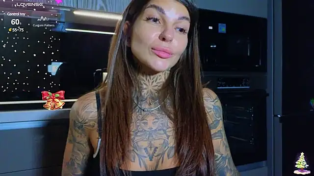 Snapshot of tattooedBabyy chatting on 01.10.25 tattooedBabyy online show from 01.10.25