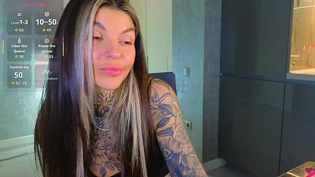 Snapshot of tattooedBabyy chatting on 09.20.25 tattooedBabyy online show from 09.20.25