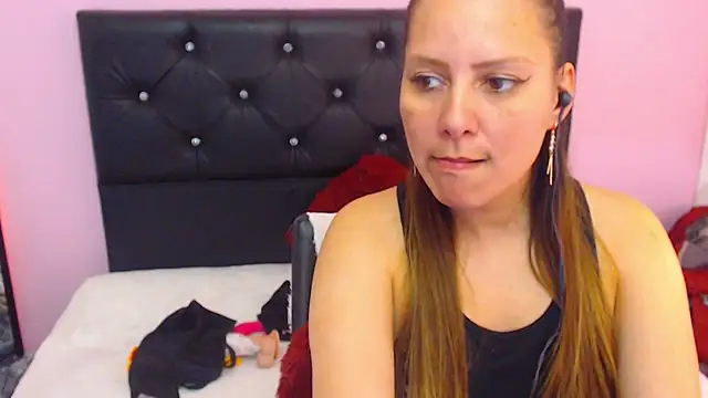 camila delarosa online show from 02.25.25