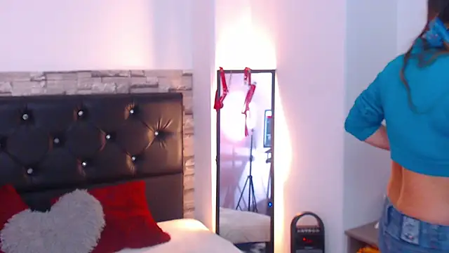 camila delarosa online show from 02.27.25