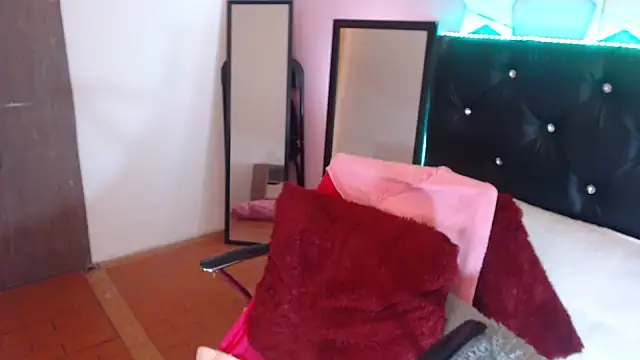 camila delarosa online show from 10.12.25