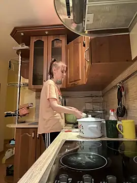 Snapshot of Crayzy_Luv chatting on 02.10.25 Crayzy Luv online show from 02.10.25