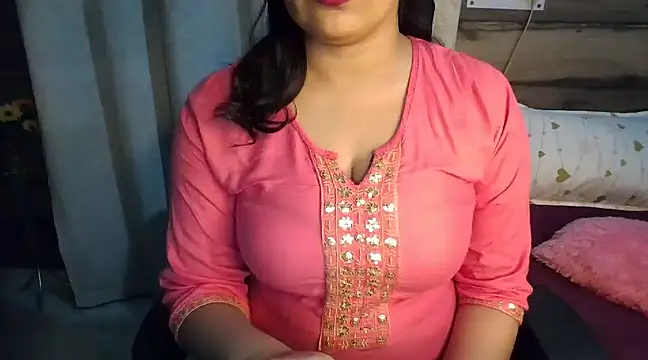 Snapshot of Trezza chatting on 01.18.25 Trezza online show from 01.18.25