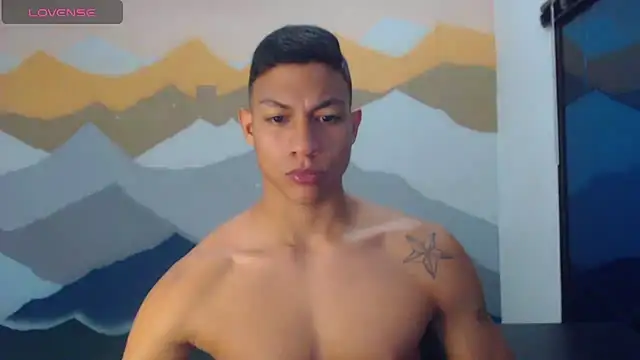 Snapshot of aalan_foxter chatting on 02.20.25 aalan foxter online show from 02.20.25