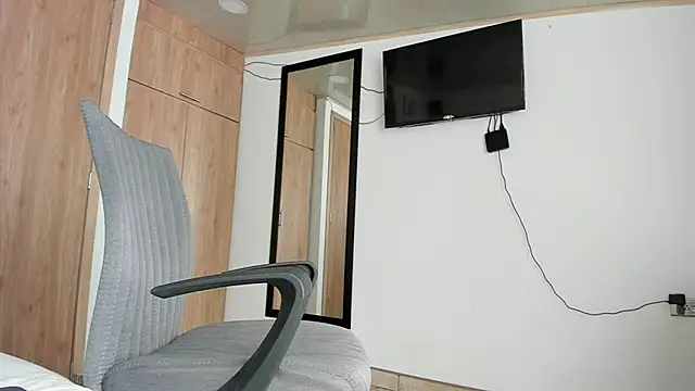 manucute 23  online show from 03.13.25