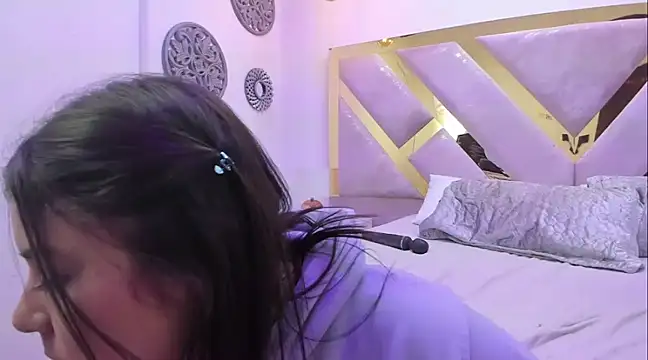 Oriana Guzman online show from 12.24.24