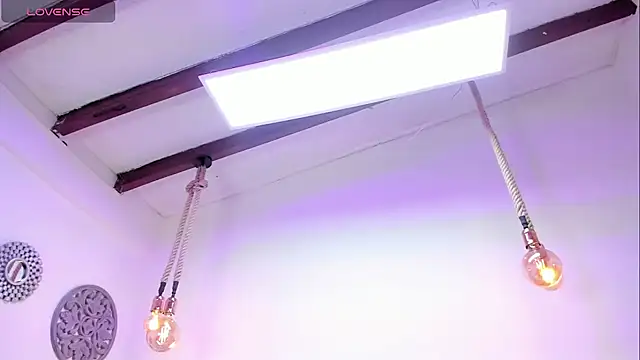 Oriana Guzman online show from 12.31.24