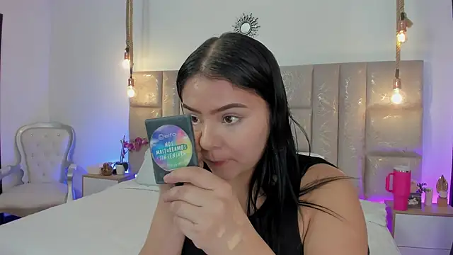 Snapshot of Oriana_Guzman chatting on 07.19.26 Oriana Guzman online show from 07.19.26