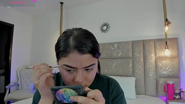 Snapshot of Oriana_Guzman chatting on 07.27.26 Oriana Guzman online show from 07.27.26