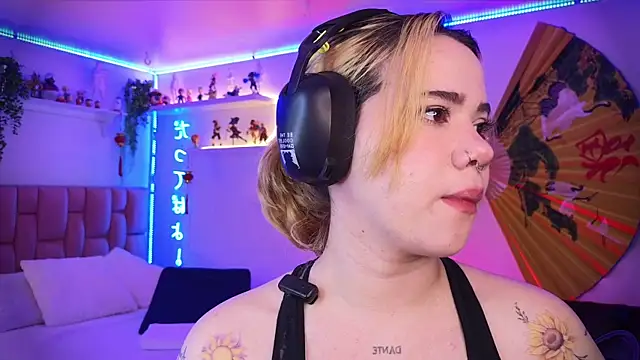 albaismynameX online show from 12.16.25