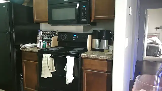 Snapshot of NatalieKneals chatting on 02.13.25 NatalieKneals online show from 02.13.25