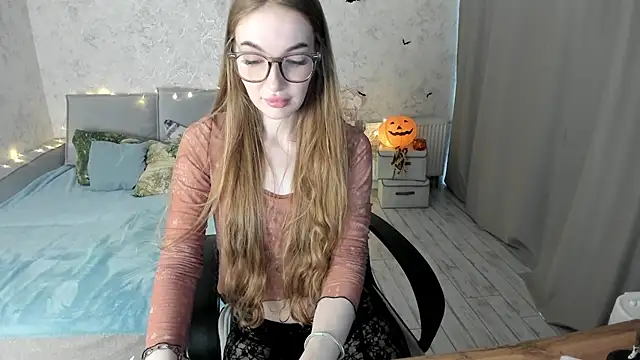 LissaCain online show from 10.10.25