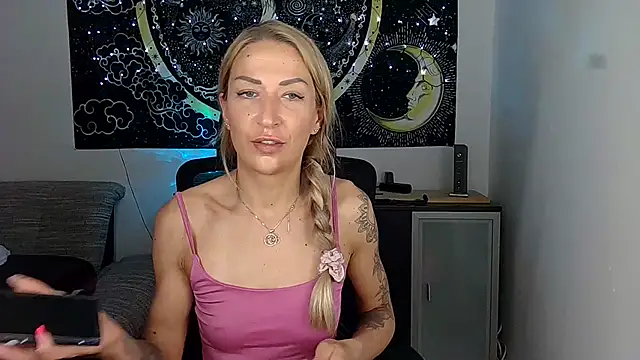 Snapshot of SexxyLiviaa chatting on 06.29.26 SexxyLiviaa online show from 06.29.26