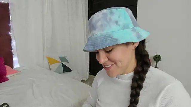 AURORA FRANKLIN online show from 03.10.25