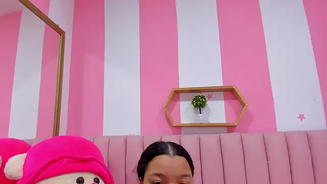 ISABELLA 020 online show from 10.23.25