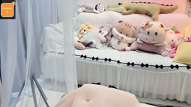 AKiKi711 online show from 09.16.25