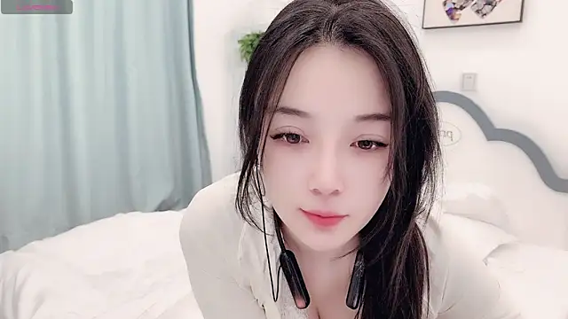 AKiKi711 online show from 04.09.26