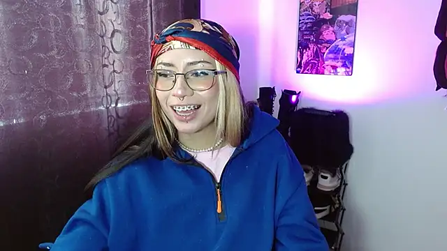 Snapshot of squirt_charlott chatting on 10.11.25 squirt charlott online show from 10.11.25