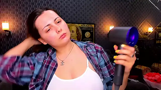 Snapshot of _extraterrestrial_ chatting on 10.17.25 extraterrestrial online show from 10.17.25