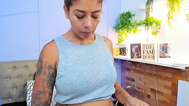 Snapshot of Georgina-coule chatting on 12.10.24 Georgina-coule online show from 12.10.24