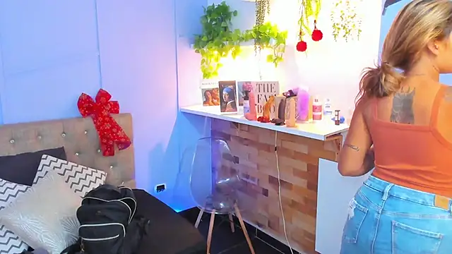 Snapshot of Georgina-coule chatting on 12.11.24 Georgina-coule online show from 12.11.24