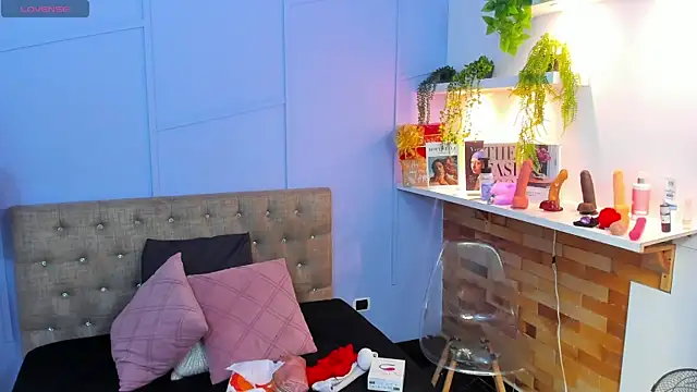 Snapshot of Georgina-coule chatting on 12.26.24 Georgina-coule online show from 12.26.24