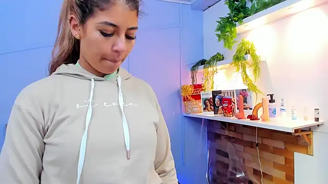 Snapshot of Georgina-coule chatting on 12.27.24 Georgina-coule online show from 12.27.24