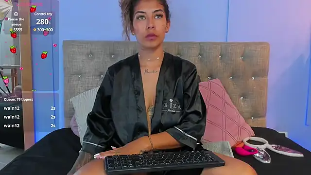 Snapshot of Georgina-coule chatting on 01.07.25 Georgina-coule online show from 01.07.25