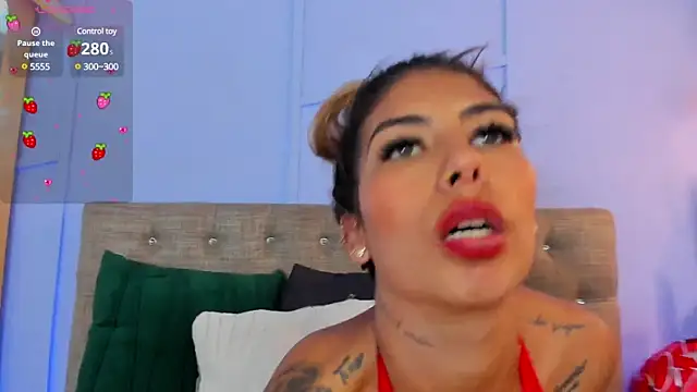 Snapshot of Georgina-coule chatting on 02.17.25 Georgina-coule online show from 02.17.25