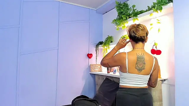 Snapshot of Georgina-coule chatting on 03.12.25 Georgina-coule online show from 03.12.25