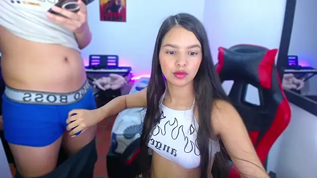 Snapshot of jessi_and_boy chatting on 11.13.25 jessi and boy online show from 11.13.25