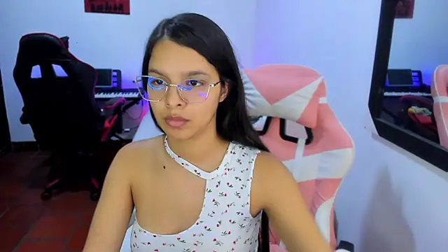 Snapshot of jessi_and_boy chatting on 11.24.25 jessi and boy online show from 11.24.25