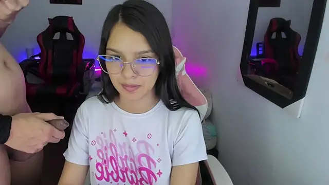 Snapshot of jessi_and_boy chatting on 12.15.25 jessi and boy online show from 12.15.25