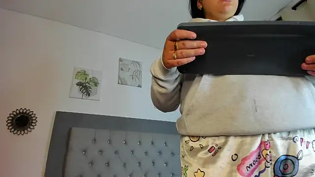 Kylie2211 online show from 02.20.25