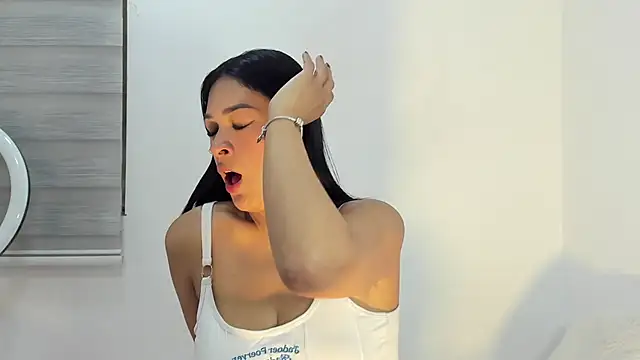 bella hadid1  online show from 02.19.26