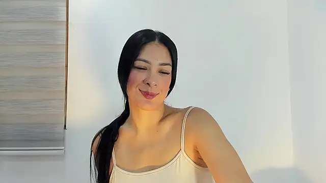 bella hadid1  online show from 03.21.26