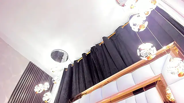 Snapshot of SarayRoyse chatting on 03.07.25 SarayRoyse online show from 03.07.25