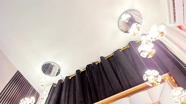 Snapshot of SarayRoyse chatting on 03.21.25 SarayRoyse online show from 03.21.25