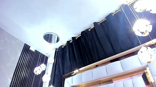 Snapshot of SarayRoyse chatting on 09.16.25 SarayRoyse online show from 09.16.25