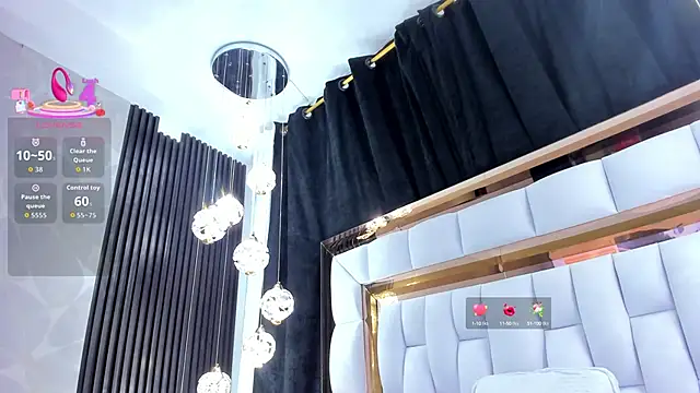 Snapshot of SarayRoyse chatting on 09.23.25 SarayRoyse online show from 09.23.25