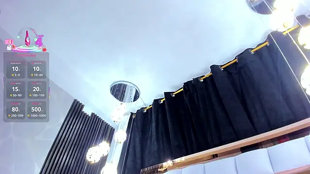 Snapshot of SarayRoyse chatting on 10.29.25 SarayRoyse online show from 10.29.25