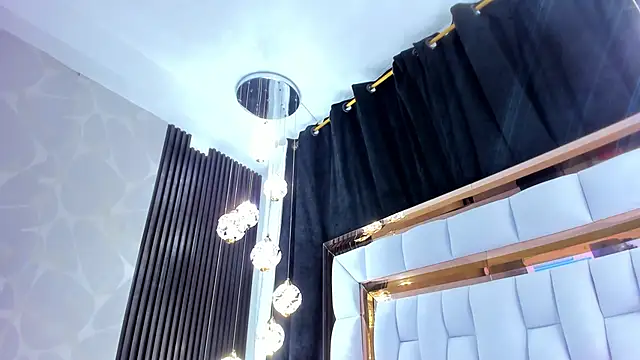 Snapshot of SarayRoyse chatting on 11.03.25 SarayRoyse online show from 11.03.25