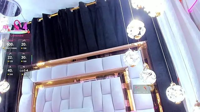 Snapshot of SarayRoyse chatting on 11.08.25 SarayRoyse online show from 11.08.25