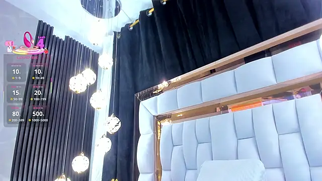 Snapshot of SarayRoyse chatting on 11.10.25 SarayRoyse online show from 11.10.25