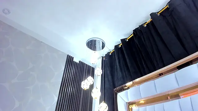 Snapshot of SarayRoyse chatting on 11.12.25 SarayRoyse online show from 11.12.25