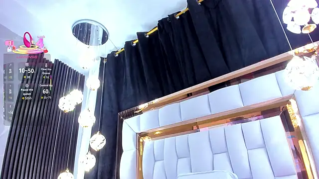 Snapshot of SarayRoyse chatting on 11.14.25 SarayRoyse online show from 11.14.25