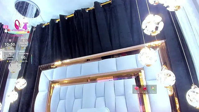 Snapshot of SarayRoyse chatting on 11.15.25 SarayRoyse online show from 11.15.25