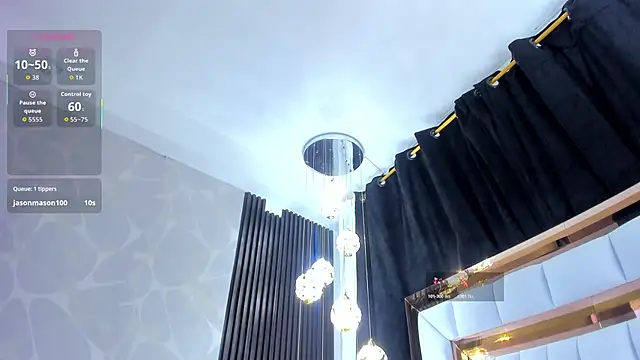 Snapshot of SarayRoyse chatting on 11.18.25 SarayRoyse online show from 11.18.25