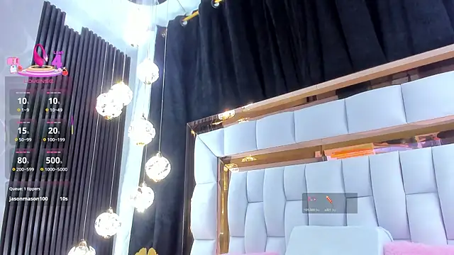 Snapshot of SarayRoyse chatting on 11.25.25 SarayRoyse online show from 11.25.25